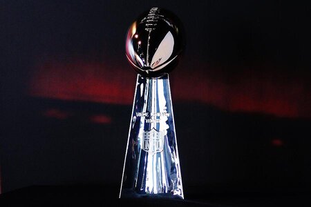 vince-lombardi-trophy-vidal-ortiz.jpg