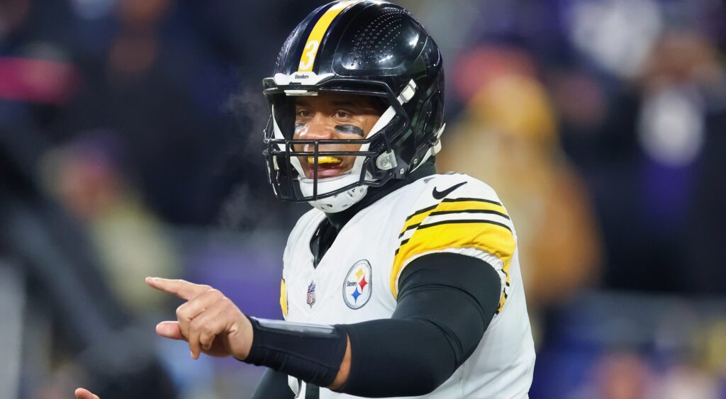 Russell Wilson pointing