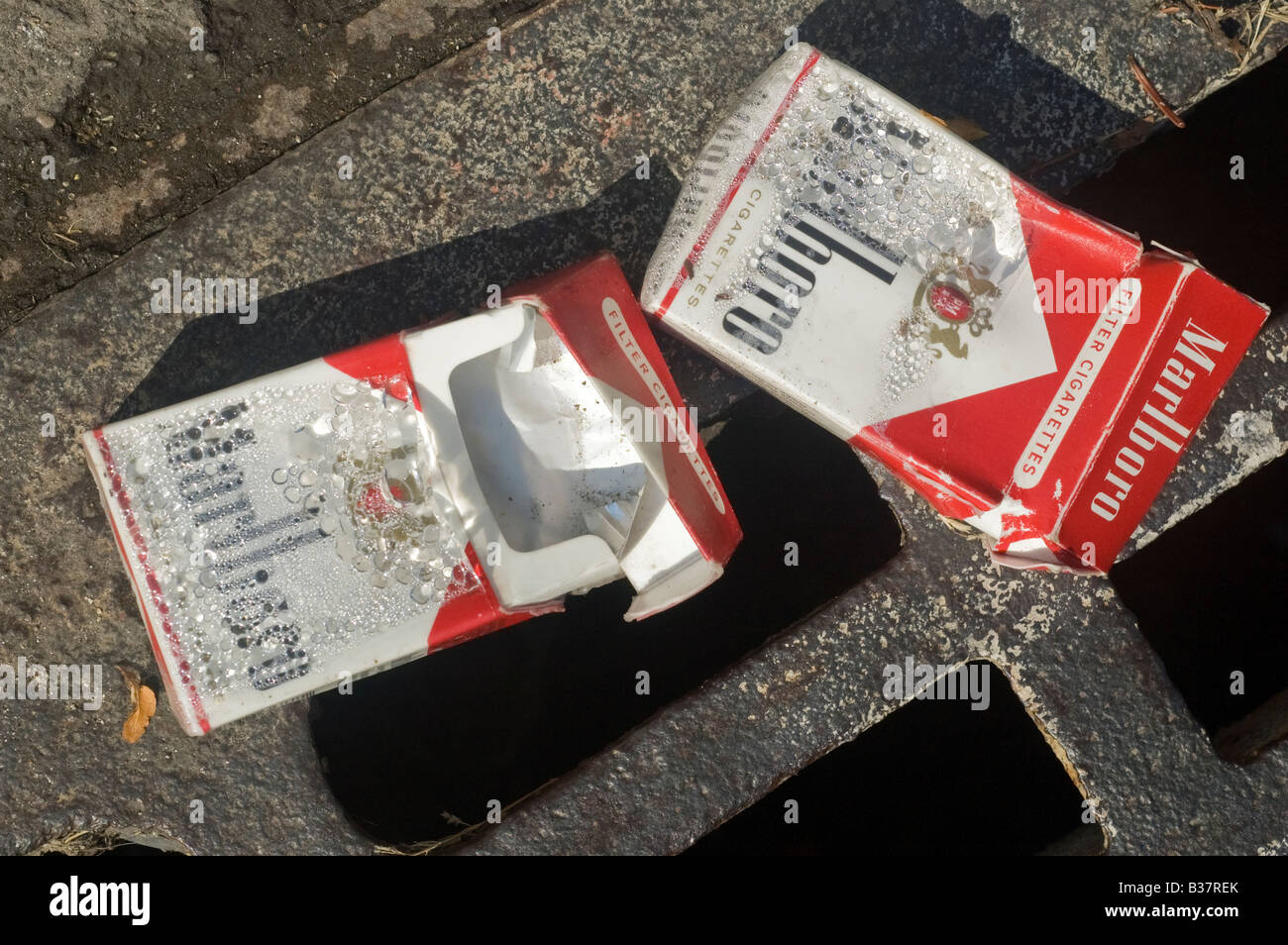 empty-packs-of-marlboro-cigarettes-is-tossed-away-on-the-street-in-b37rek.jpg